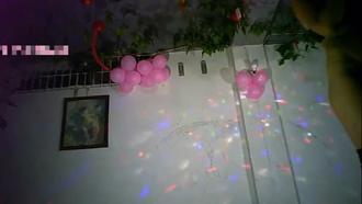  县城艳舞团下基层表演幸运大爷被邀上台配合表演抠完逼的小手放他鼻孔里让他模仿AV舔逼逼 