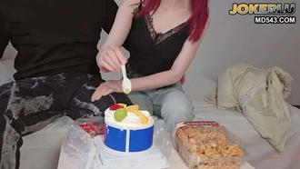  妹妹庆祝自己重获单身叫哥哥来暴力抽插骚穴 狂情哥哥